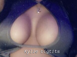 Kylie_bigtits