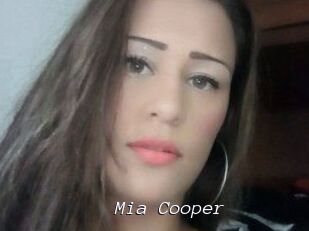Mia_Cooper