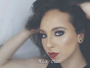 Mia_cum