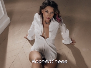 Moonshineee