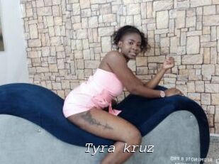Tyra_kruz
